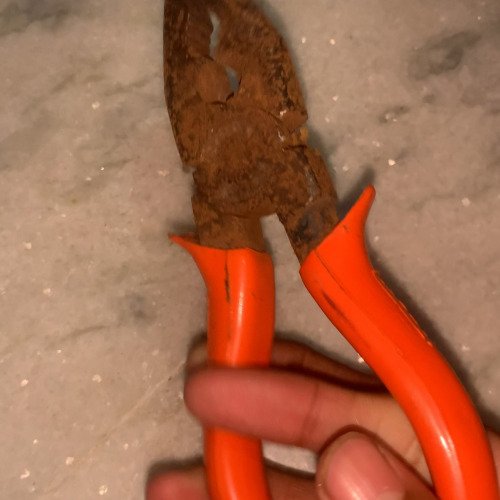Cleaning of a palash with WD 40