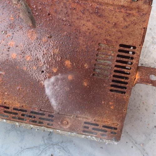 Cleaning the amplifier sound box