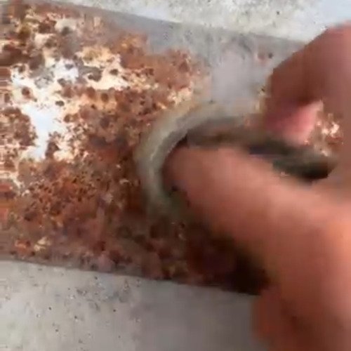 Cleaning of a metal plate through WD 40