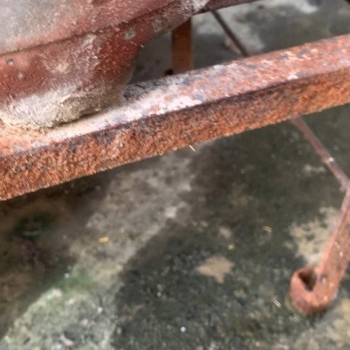 Rusted iron table cleaning