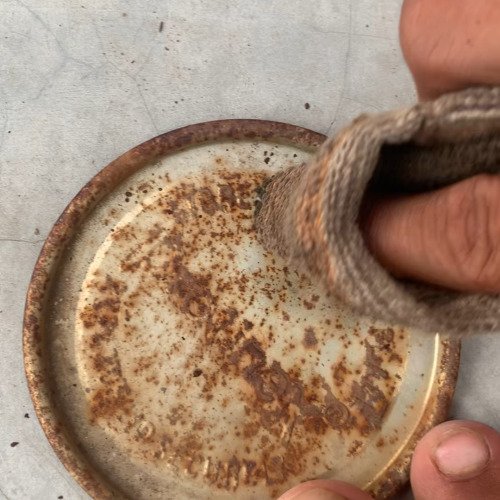 Cleaning rusted box cap