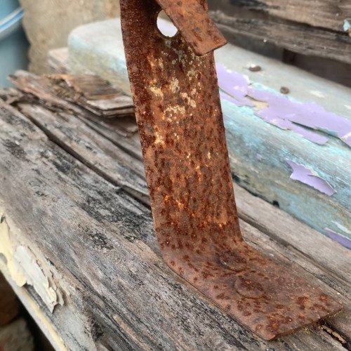 Cleaning rusted old iron
