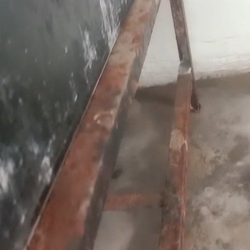 Rusted iron table cleaning