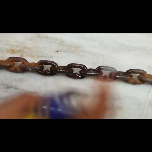 Rusted iron chain cleaning
