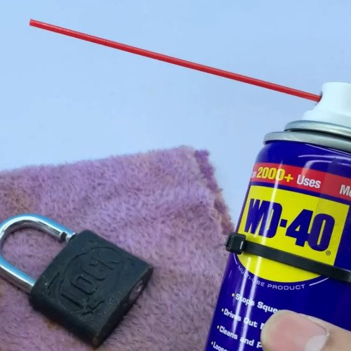 Fixing Noisy and tight lock using WD40