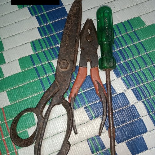 Clean my tools and scissors