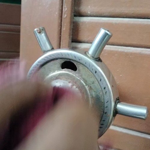 Door lock handle cleaning