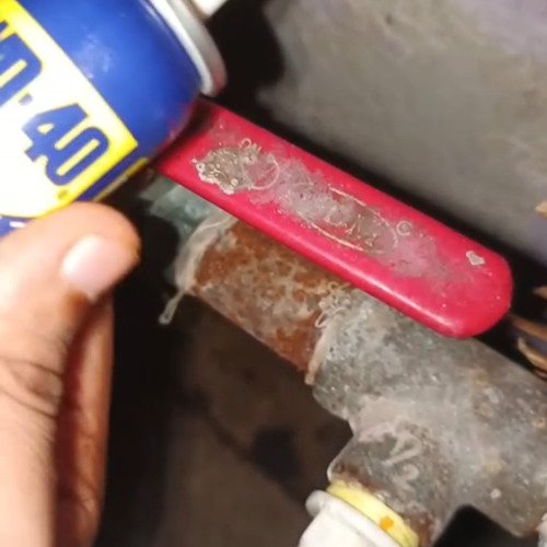 Water pipeline valve cleaning