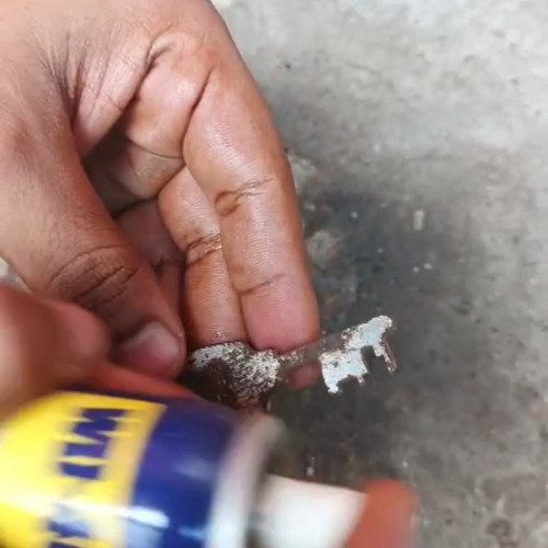 Rusted key cleaning