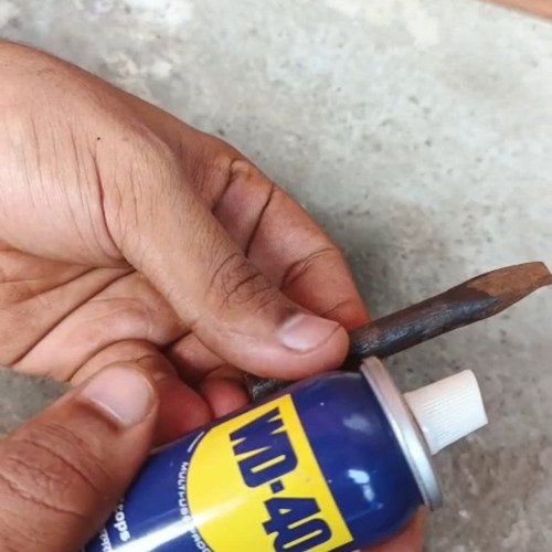 Old iron nail cleaning