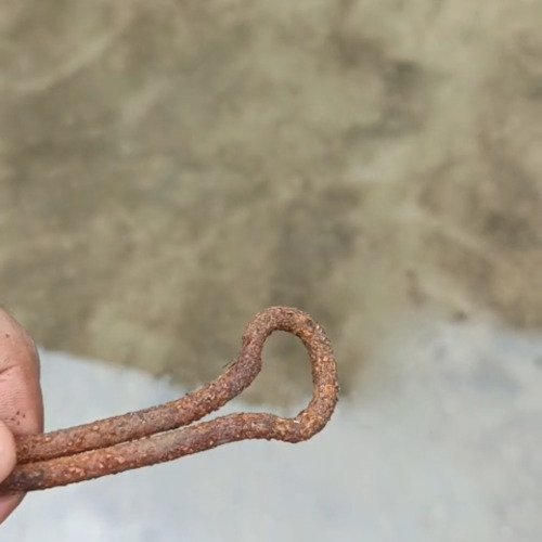 Cleaning rusted metal