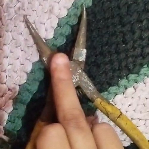 Wire cutter cleaning