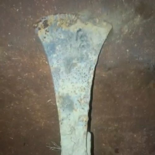 Axe head cleaning