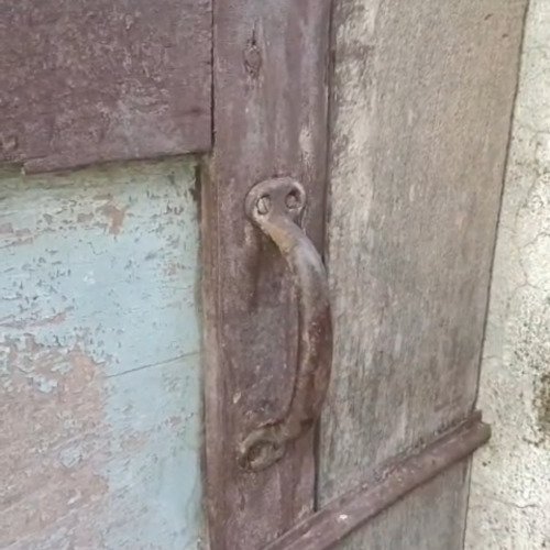 Wooden door handle cleaning