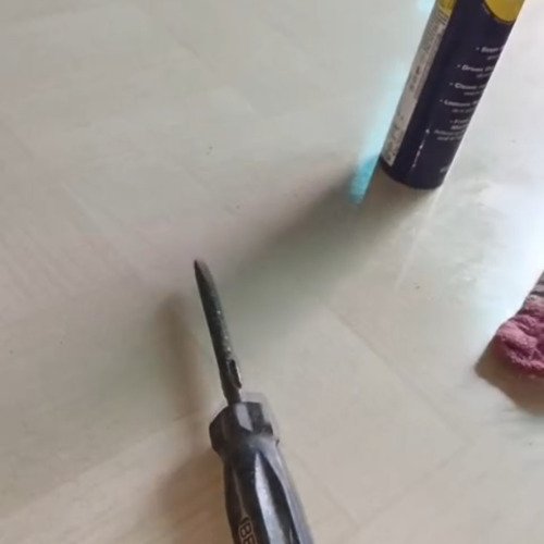 Screw driver clean up