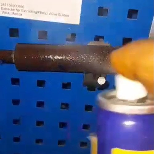 Clinging extractor tool