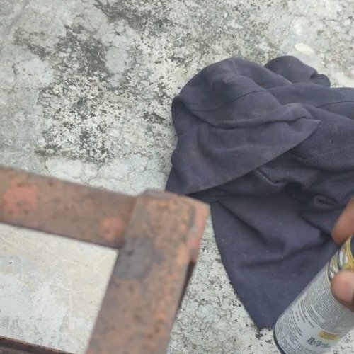 Rusty iron stand cleaning