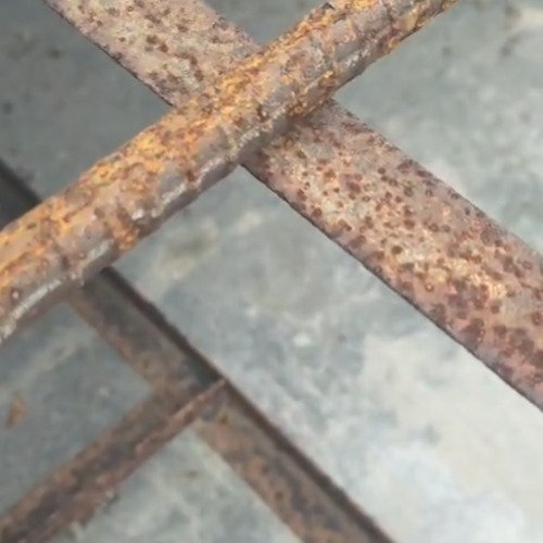 Rusted iron table bar cleaning