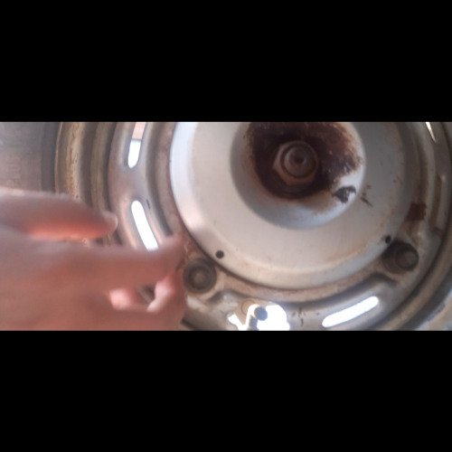 Tyre bolt cleaning